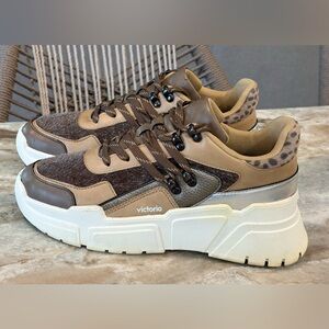 Women’s VICTORIA x Free People chunky platform sneakers- Size 39